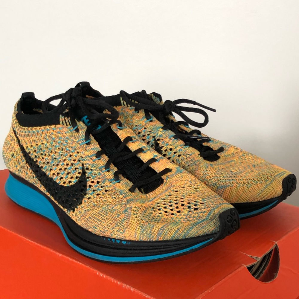 NIKE Flyknit Racer